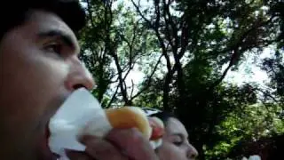 comiendo hot dog.MOV