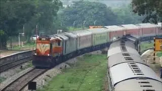 Konkan Railway : Longest Duronto Express meets WDP3A twins LTT-KCVL SF at Udupi!