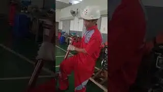 Cara mendongkrak colddiesel dengan garage jack dan menahannya dengan rigid rack (IKHSANUL MUKHTAR)