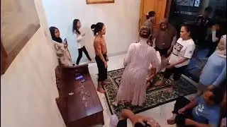 Momen seru lomba iket rambut suami istri 