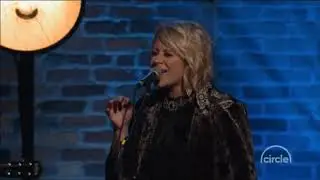 Miranda Lambert Sings 