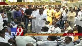 Dharna by TS Cable Operators outside Hathway Office - TV9