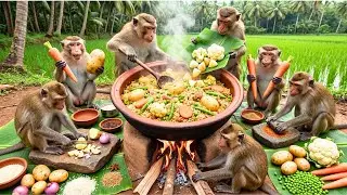 Monkey Cooking Veg Biryani 😲