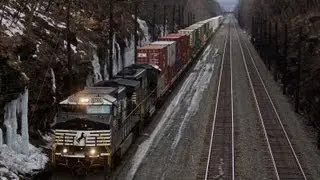 HiDef: The NS Pittsburgh Line, Cassandra and Lilly - March 11th, 2013