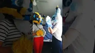 We don't give people the middle finger😌 @imsozeepy #furry #fursuit #cosplay #violence