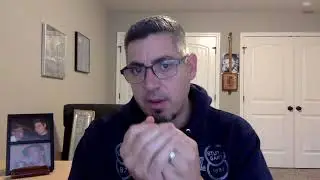 holding the harmonica: one hand or two hands?