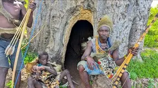 WANALALA NDANI YA MTI, WANAISHI MSITUNI, ONA MAAJABU YA WATU WA KABILA HILI