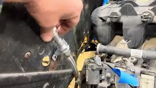 Щуп для измерения уровня масла в коробке передач грузовика Chevrolet 4L60E 1946 года