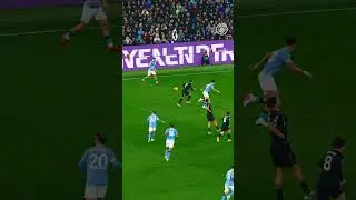 🏴󠁧󠁢󠁥󠁮󠁧󠁿 O'Reilly is always aware of his surroundings 👀 #football #mancity #slowmotion #shorts