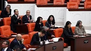 Turquie : cinq d&eacute;put&eacute;s pro-kurdes investis dans leurs fonctions
