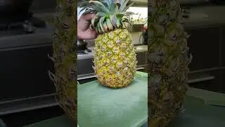 #food Satisfying Sweet pineapple pulling head 🍍