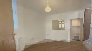 Flat to rent on Burnley Road , NW10