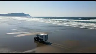 Driving our 4x4 camper on the beach in Washington State, USA | Wereldreizigers.nl
