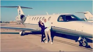 In een privé jet naar Ibiza met foef! | Vloggloss 557