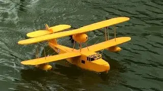 Supermarine Walrus RC taxiing test on water