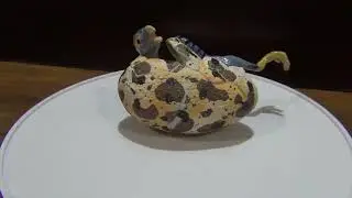 Sculpting a OviRaptor hatching from an egg with Polymer clay