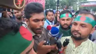 শাহবাগের ব্যারিকেড সরিয়ে নিচ্ছেন পুলিশ |#tOscar #tAndolan #tJuly #tJuly #tAndolan 