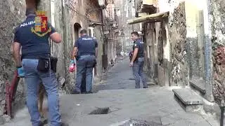 Blitz InterForze a San Berillo Vecchio, cinofili trovano droga, bloccato kosovaro irregolare