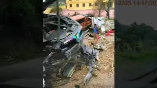 Clip TNGT: Hiện trường VinFast VF 9  đ&acirc;m v&agrave;o Mitsubishi Triton tại tp Ho&agrave; B&igrave;nh (cũ)