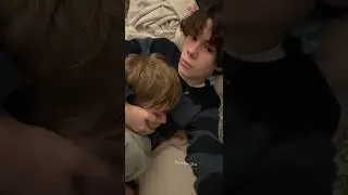 holding him in while he's sleeping #bl #gaycouple #cuddle #heartstopper #tiktok