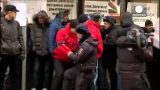 Russians launch eggs at turkish embassy, Moscow