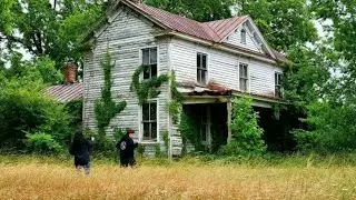 THE IVY MANOR  |  Would You SLEEP Here?