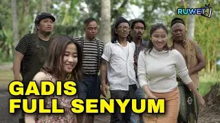 GADIS FULL SENYUM 