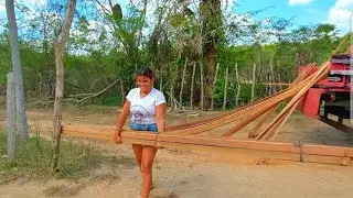 SANDRA RECEBE AS MADEIRAS QUE FALTAVAM PARA O TETO DA CASA #gratidão 