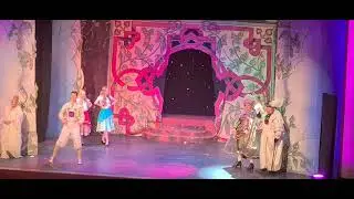 END OF THE PANTO AT ELLESMERE PORT JACK AND THE BEANSTALK FT #Crissyrock