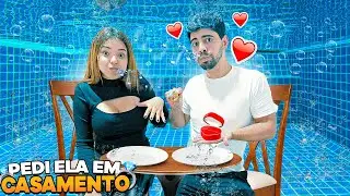 PEDI A MINHA NAMORADA LUA EM CASAMENTO DEBAIXO D’ÁGUA