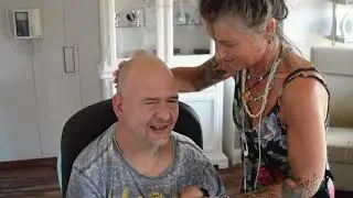 Raak me aan Tika