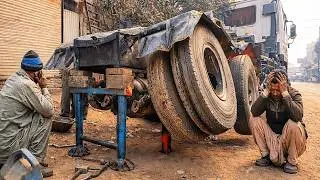 Due To Overloaded Rear Axle Tube Broken In Busy Road: Amazing Pakistani Mechanic Fix It