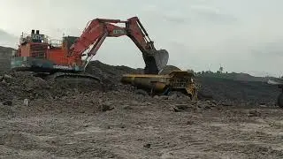 Hitachi Ex 2600 vs Komatsu Hd 785 Loading OB