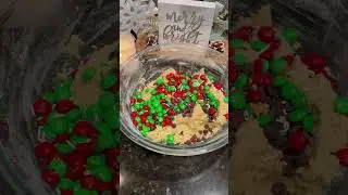 Christmas Cookies #chocolate chipcookies #holidaybaking #cookierecipe #shorts