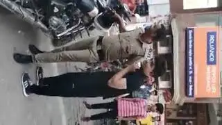 POLICE VS PUBLIC STREET FIGHT IN INDIA