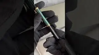 Unboxing: PELIKAN Souveran 400 (K400) Black-Green Retractable Ballpoint.