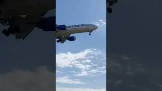 United 777-200 landing #landing #viral #aviation #planespotting #777 #unitedairlines #fypシ゚viral