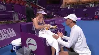 Stefano Vukov on court coaching Elena Rybakina