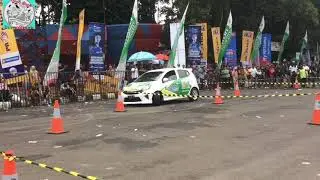 GOR SATRIA-PURWOKERTO         Suasana minggu di gor satria-antri panjang karcis proliga