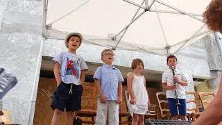Maxime et Louis chantent dans la rue 6