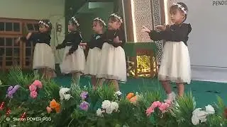 Aksi adek Nara ikut nari di panggung perpisaan TK muslimat nu08
