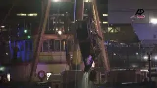 Salvage crews recover remains of helicopter which crashed into Hudson River