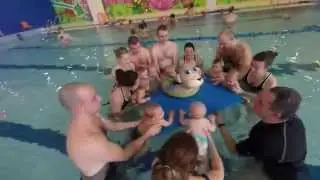 Zajęcia Szkoły Pływania Fregata Swimming - pierwszy semestr Piotrka na basenie