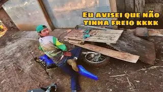 Primeira volta na nossa DT 180 e meu irmão já caiu com ela