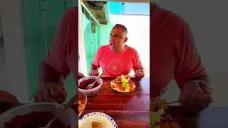 A MAMUXCA FALANDO QUE N&Atilde;O TEM NEM ESPA&Ccedil;O NO PRATO DO OGRO PRA COLOCAR A SALADA 😂🤩