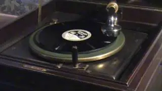 Edison Diamond Disc A-250 Playing 