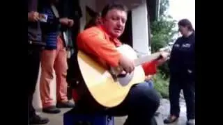 Ispred Kugine kuce