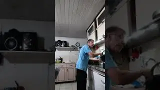 21 01 26 titio lavando lou&ccedil;as 