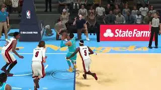 7-foot GIANT about to block him 🫣 then he does THIS