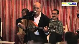 Lounes Kheloui chante à Tighilt (Groupe Ighil El Mal)